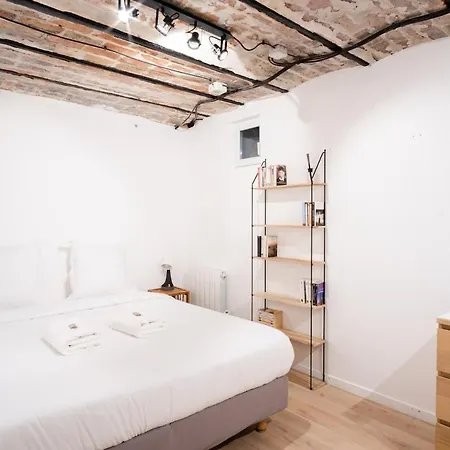 Charming 5 Minutes From La Defense Apartment *